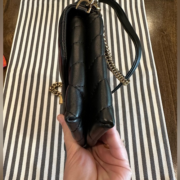 Tory Burch Kira Chain Wallet black with gold hardware with dust bag LIKE NEW - Picture 3 of 16